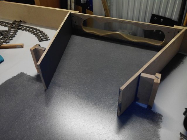 Peinture égualement du coté mine, la aussi sera aménagée mais au moins c'est dans les tons.